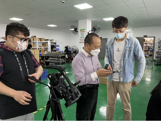 应米兰体育邀请，深圳卫视记者一行2022年11月30日来我司采访。